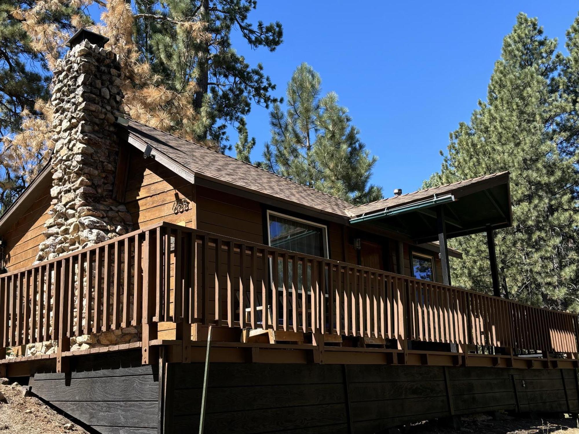 Snow Bunny Lodge - Perfect Big Bear Getaway! Deck With A New Hot Tub And Charcoal Barbecue! ビッグ・ベアー・レイク エクステリア 写真