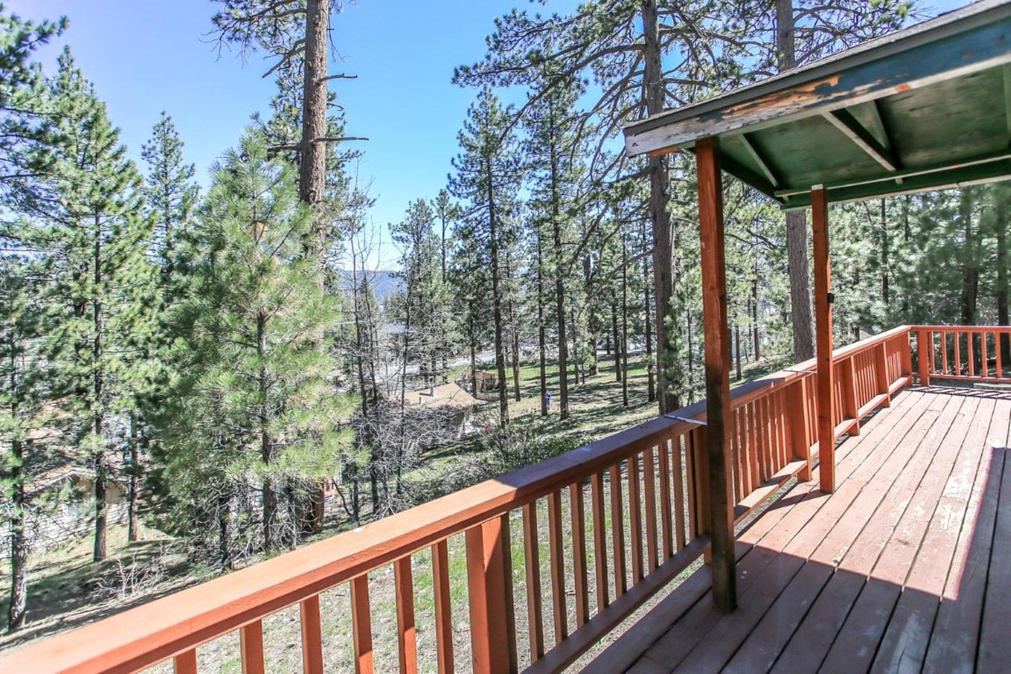 Snow Bunny Lodge - Perfect Big Bear Getaway! Deck With A New Hot Tub And Charcoal Barbecue! ビッグ・ベアー・レイク エクステリア 写真