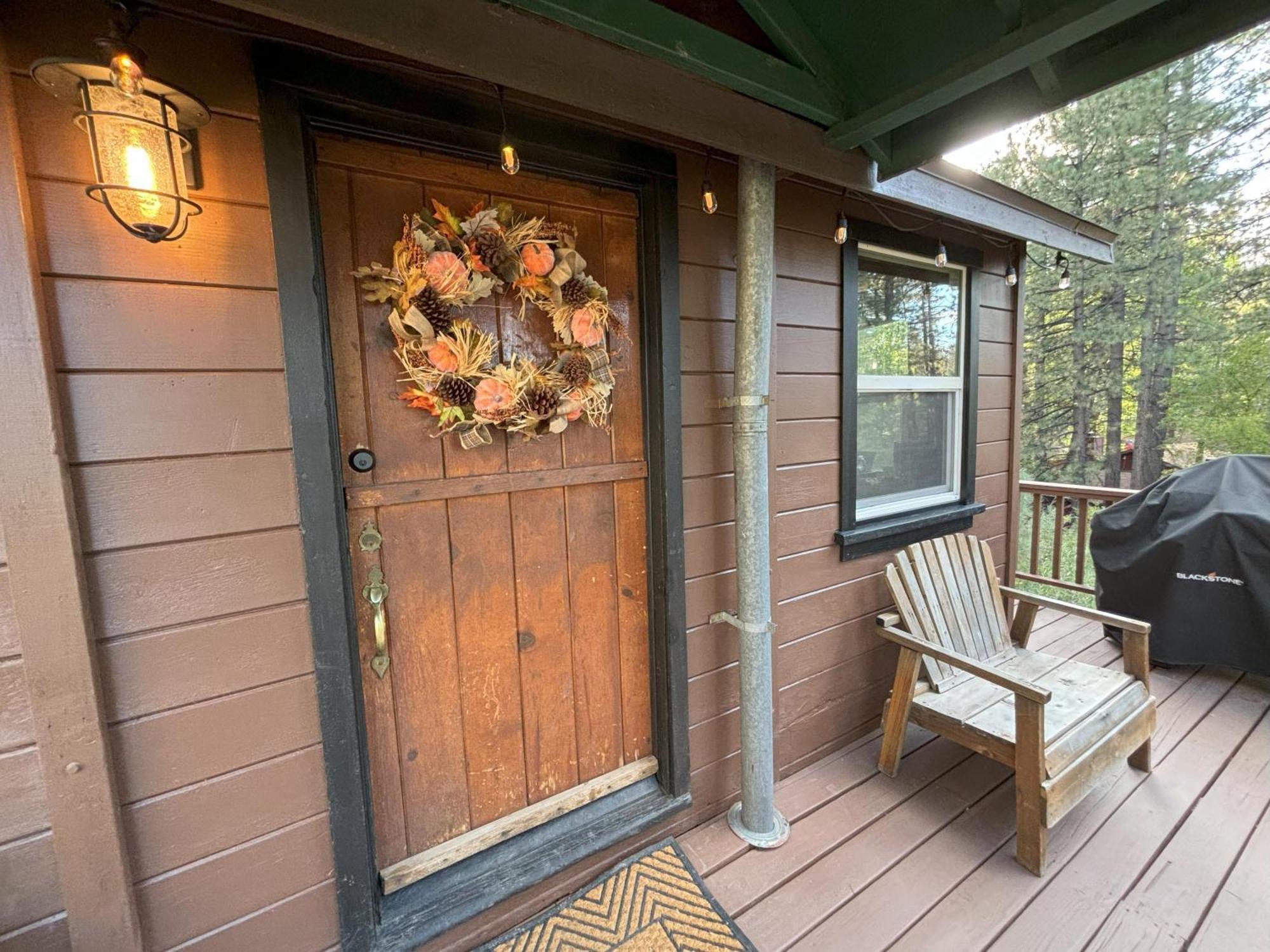 Snow Bunny Lodge - Perfect Big Bear Getaway! Deck With A New Hot Tub And Charcoal Barbecue! ビッグ・ベアー・レイク エクステリア 写真