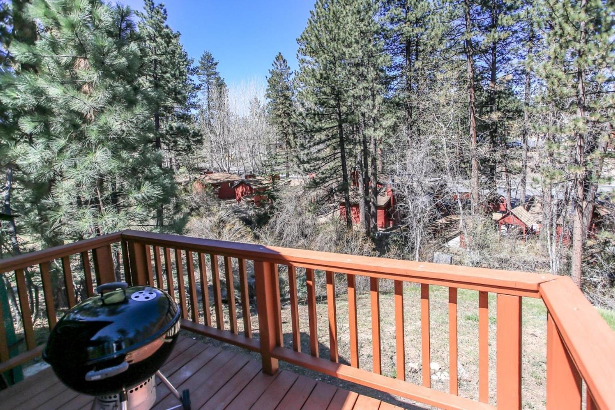 Snow Bunny Lodge - Perfect Big Bear Getaway! Deck With A New Hot Tub And Charcoal Barbecue! ビッグ・ベアー・レイク エクステリア 写真